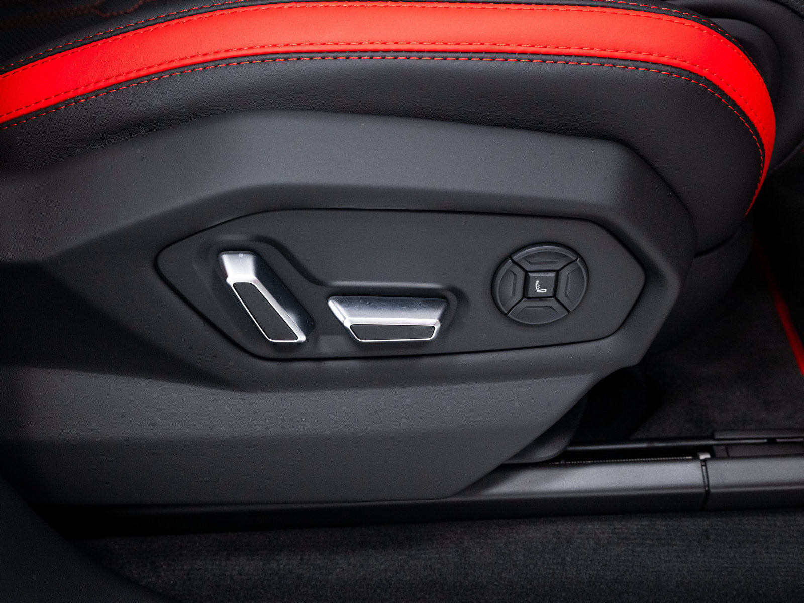 Used 2025 Lamborghini Urus SE AWD/4WD image 63