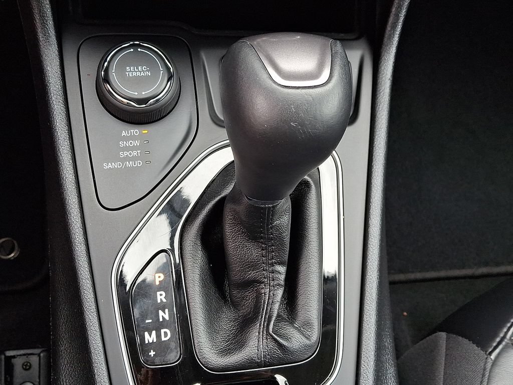 Used 2019 Jeep Cherokee Limited AWD/4WD image 17