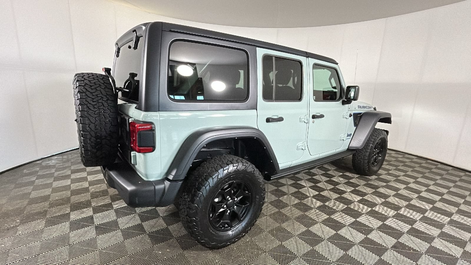 Used 2023 Jeep Wrangler Unlimited Rubicon 4xe AWD/4WD video 3