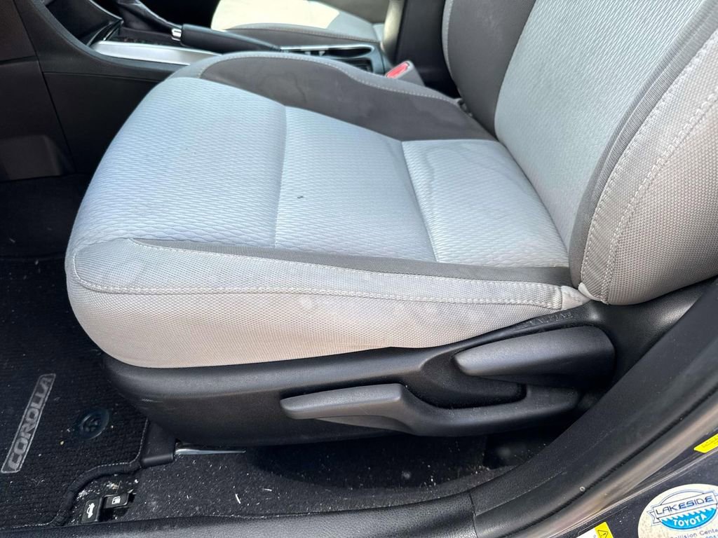 Used 2018 Toyota Corolla LE FWD image 19