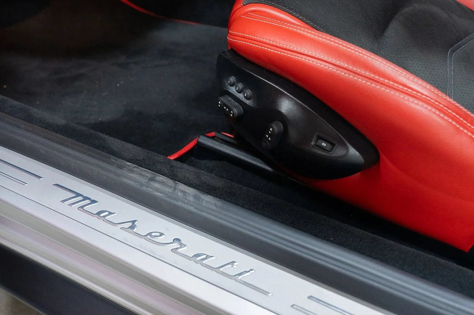 Used 2017 Maserati GranTurismo Sport RWD image 17