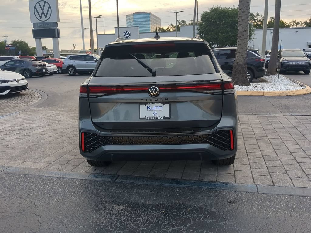 New 2025 Volkswagen Tiguan SE R-Line FWD image 5