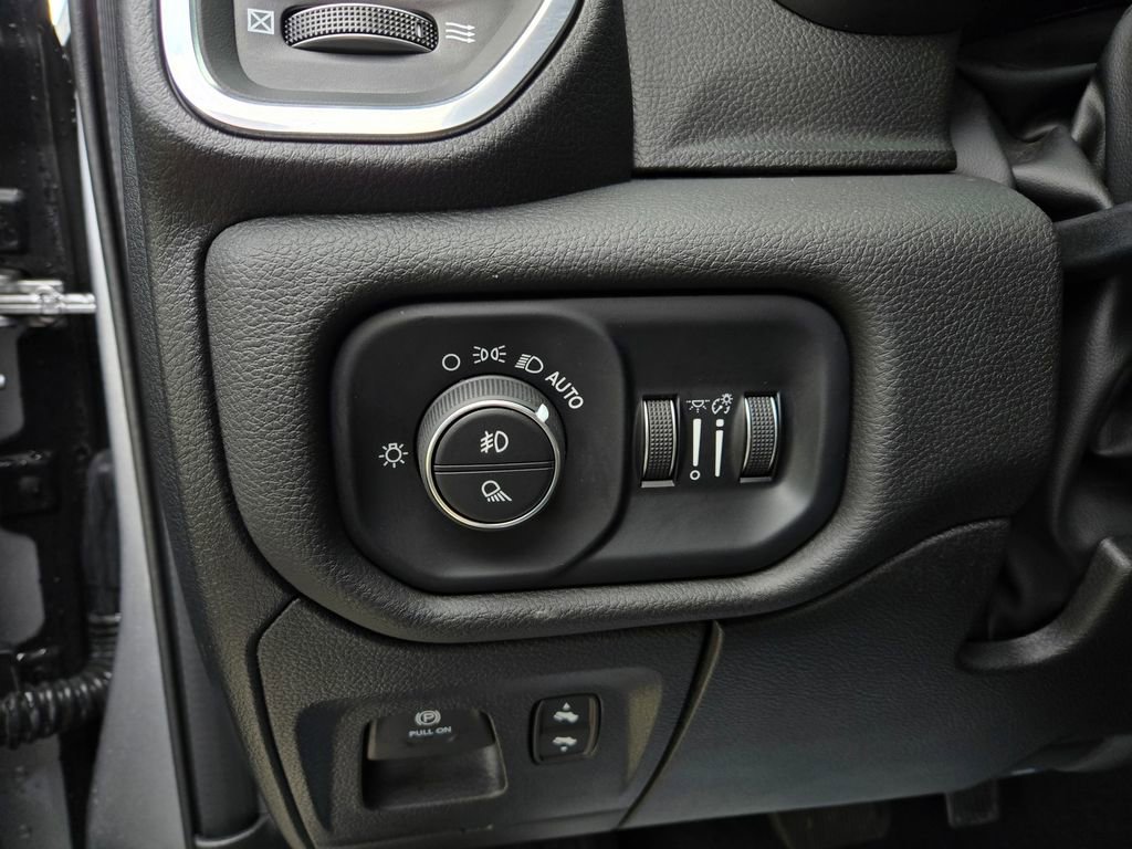 Used 2025 RAM 1500 Laramie w/ Sport Appearance Package AWD/4WD image 16