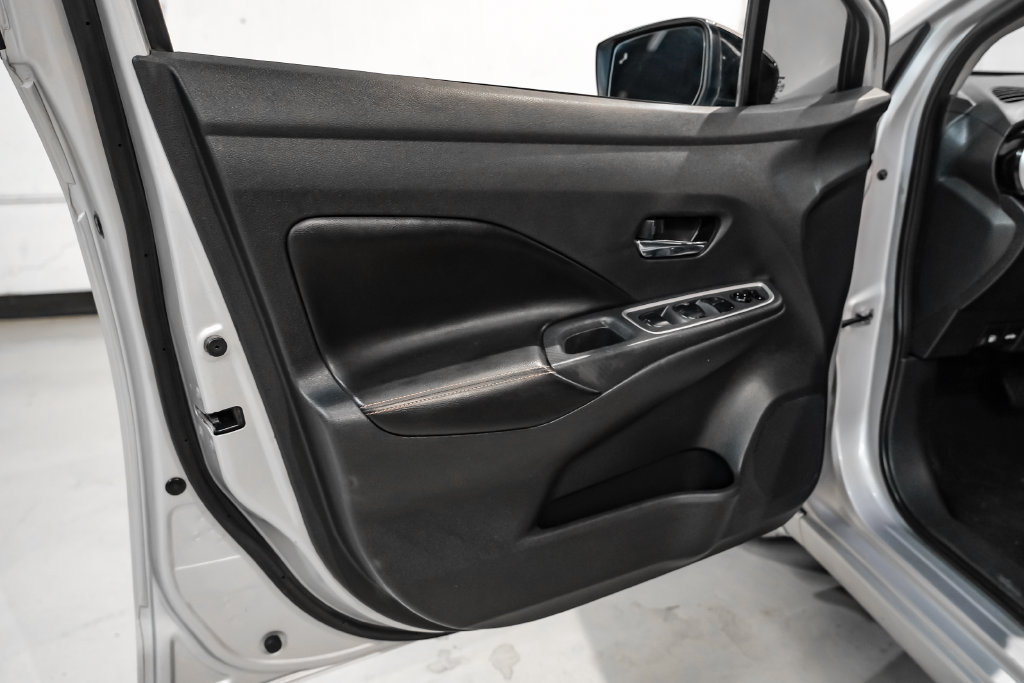 Used 2020 Nissan Versa SR FWD image 37