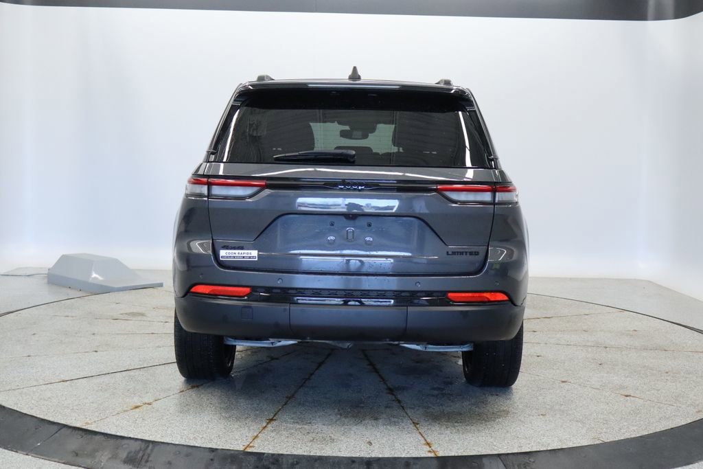 Used 2024 Jeep Grand Cherokee Limited w/ Black Appearance Package AWD/4WD image 4