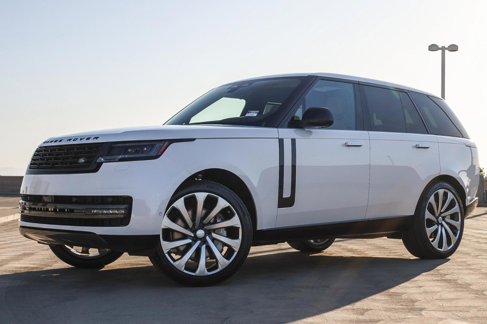 New 2025 Land Rover Range Rover SE