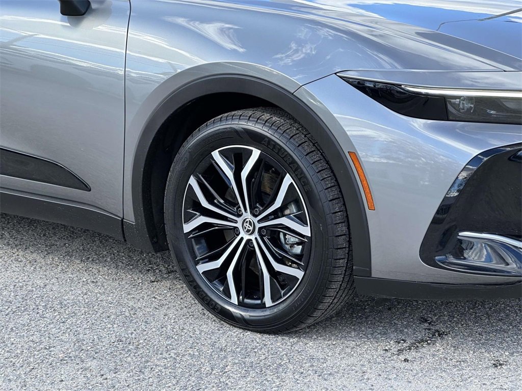 Used 2023 Toyota Crown XLE image 24