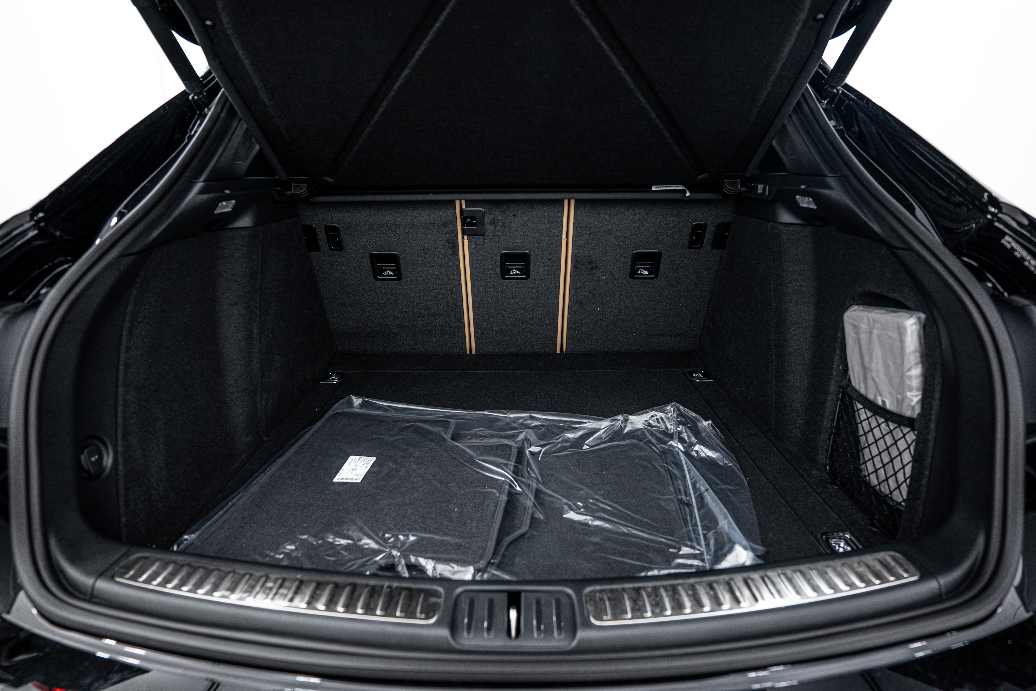 New 2025 Porsche Macan image 24