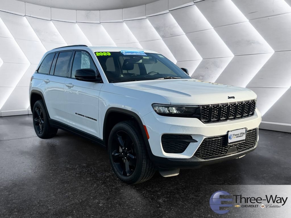 Used 2023 Jeep Grand Cherokee Altitude image 7