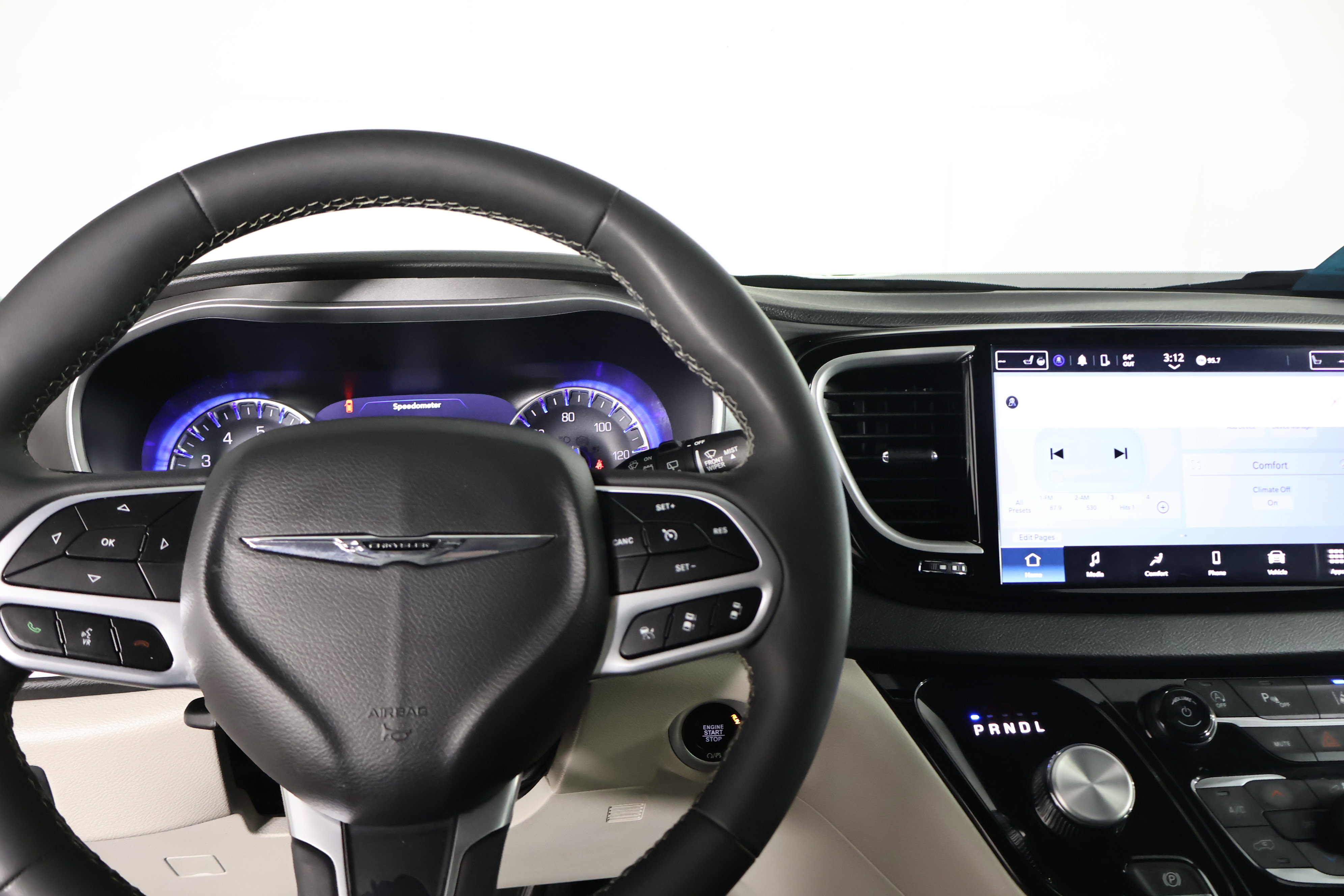 Used 2024 Chrysler Pacifica Touring-L image 16