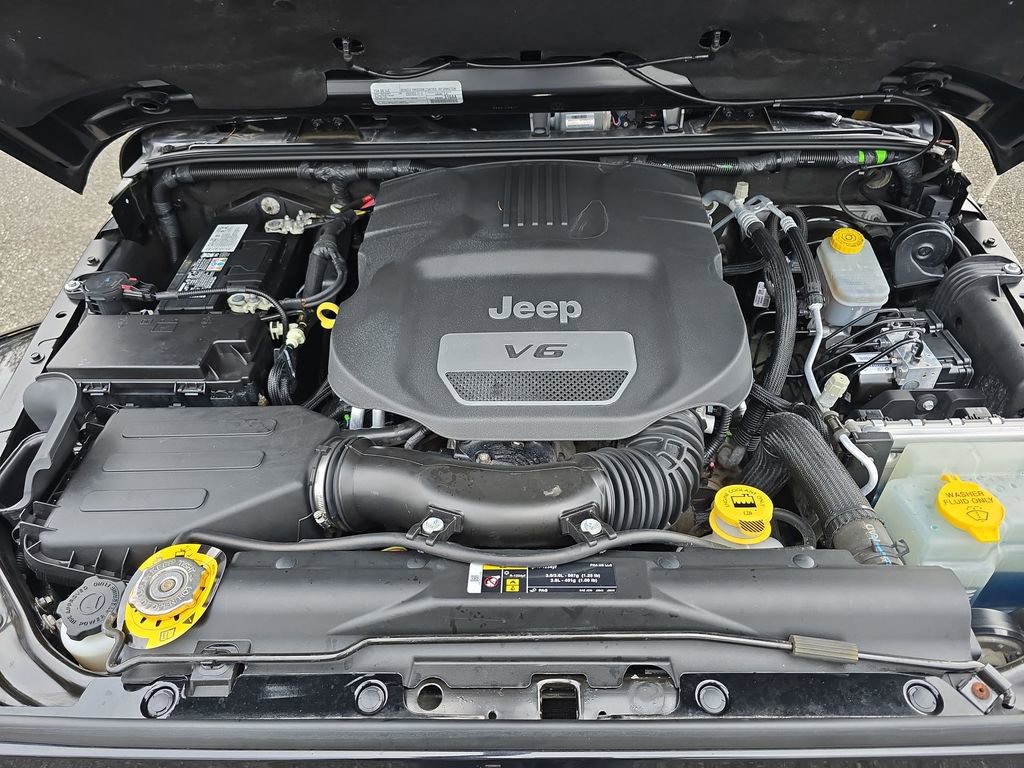 Used 2018 Jeep Wrangler Unlimited Sahara w/ Dual Top Group image 29