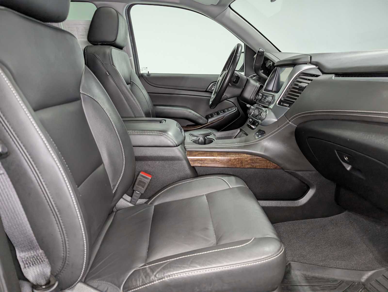 Used 2020 Chevrolet Suburban LT image 45