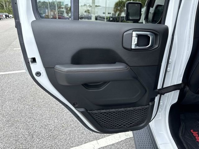 Used 2021 Jeep Gladiator Overland AWD/4WD image 9