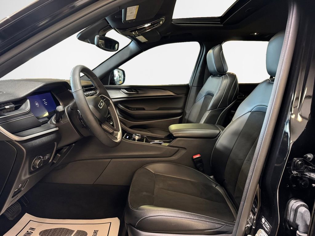 Used 2024 Jeep Grand Cherokee Altitude image 12