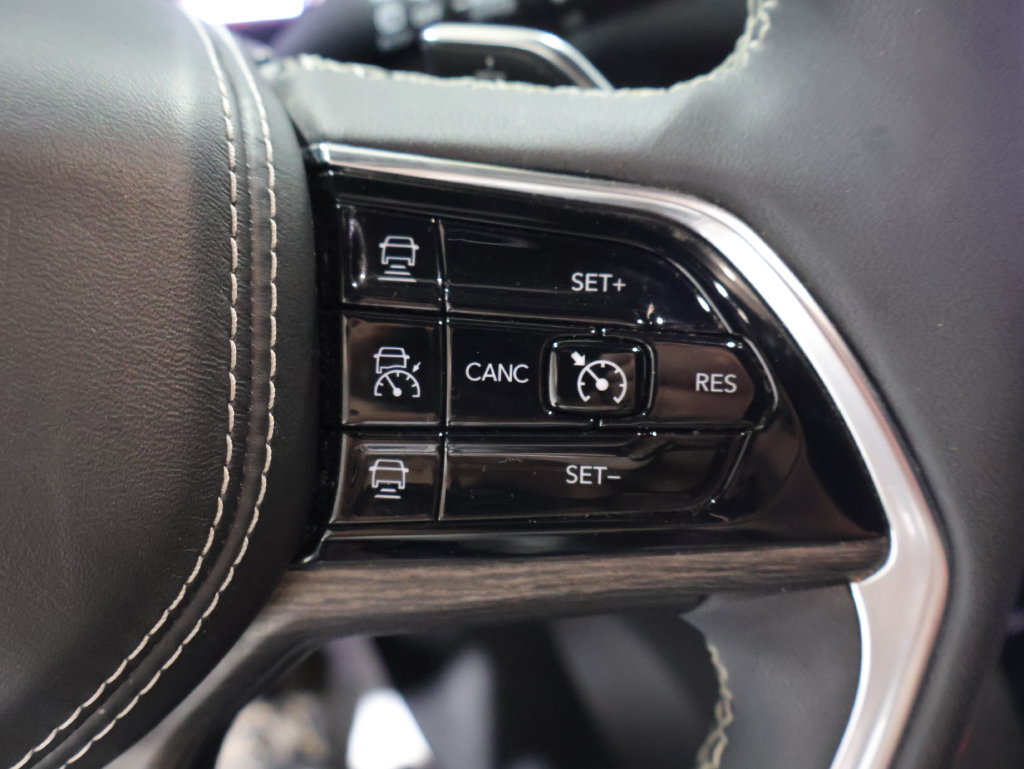 Certified 2023 Jeep Grand Cherokee Overland w/ Luxury Tech Group IV AWD/4WD image 33