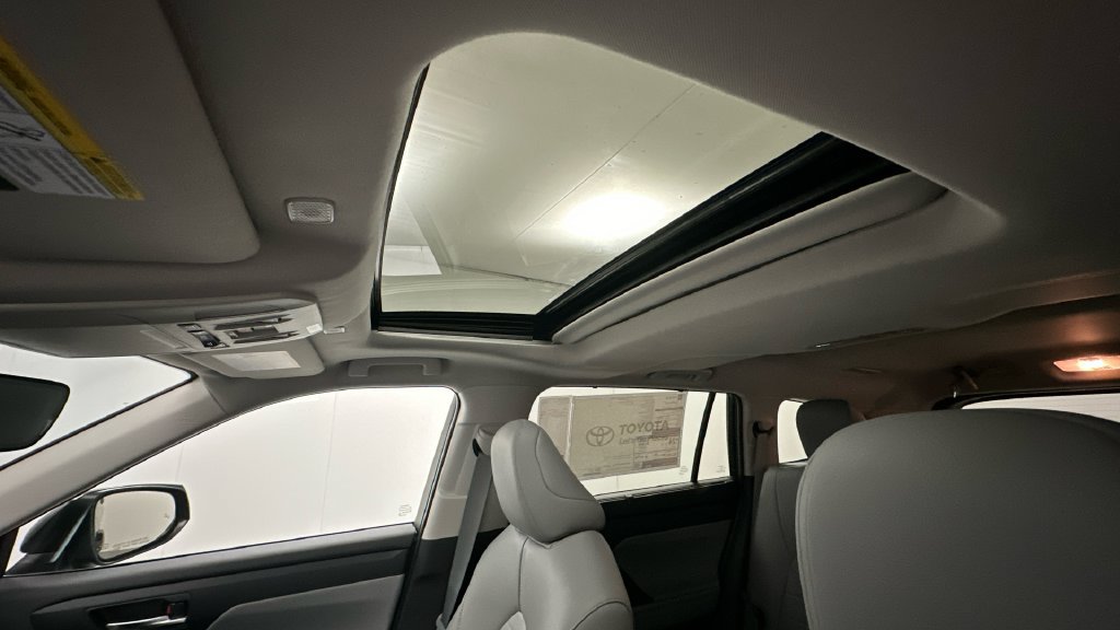 Certified 2024 Toyota Highlander XLE AWD/4WD image 18