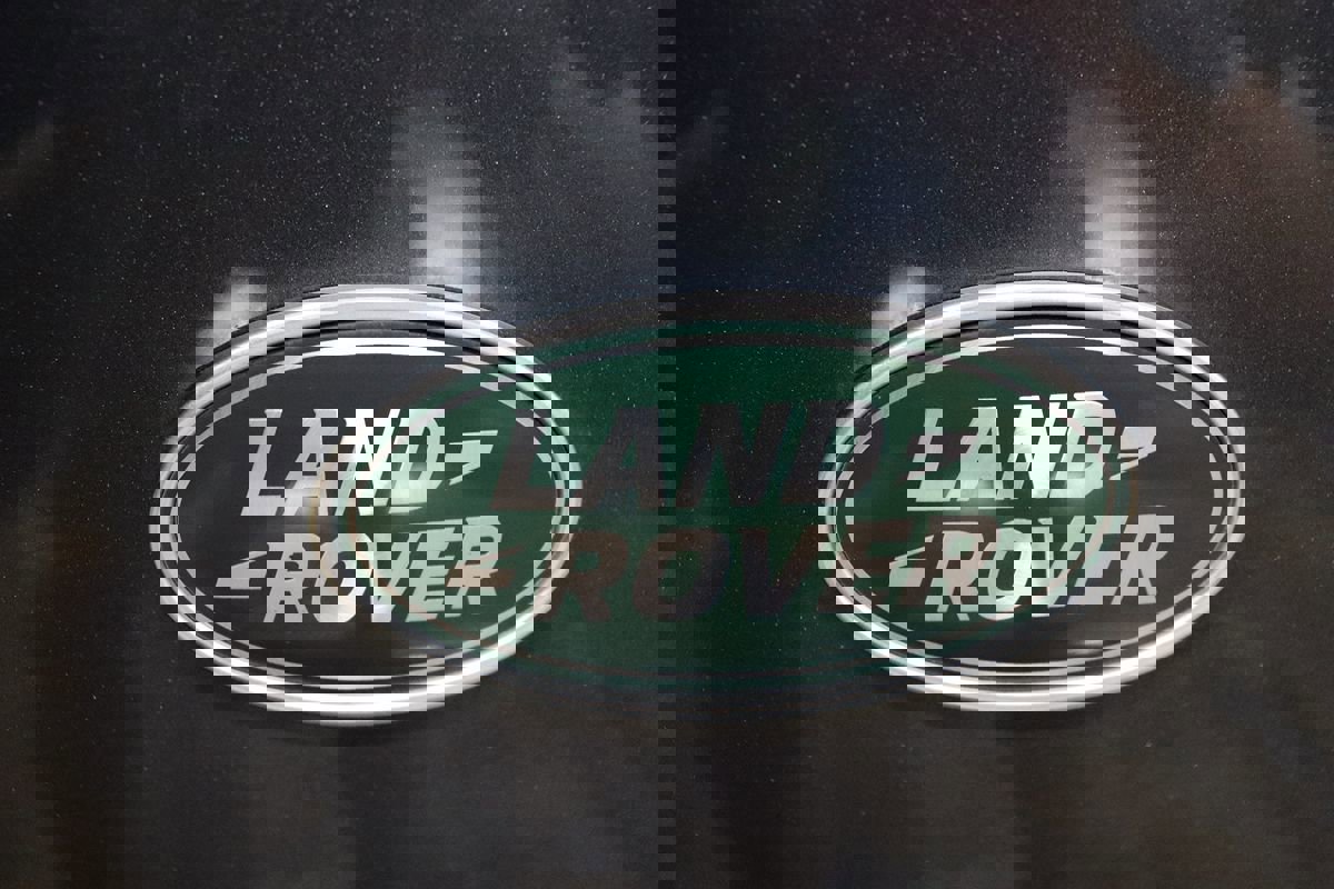 Used 2023 Land Rover Defender 130 X-Dynamic SE image 28