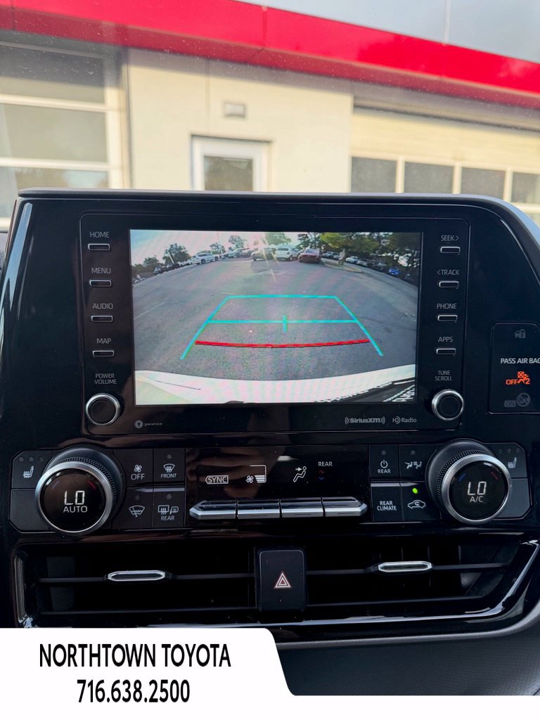 Used 2021 Toyota Highlander XLE FWD image 17