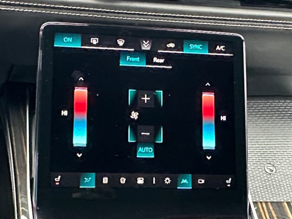 Used 2025 Cadillac Escalade Premium Luxury image 18