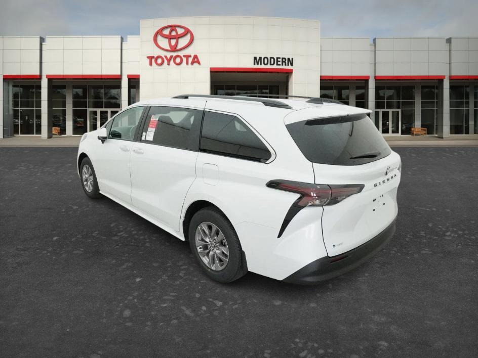 New 2026 Toyota Sienna XLE FWD image 14