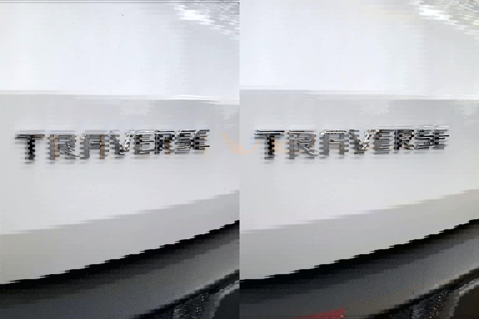 Used 2025 Chevrolet Traverse LT image 9