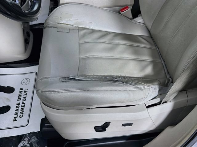 Used 2013 Chrysler Town & Country Touring FWD image 18