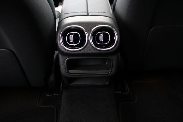 New 2025 Mercedes-Benz GLC 300 4MATIC image 33