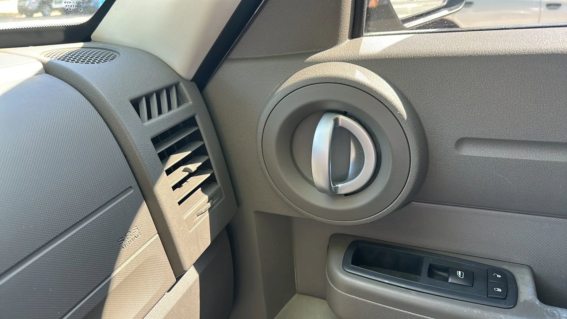 Used 2008 Dodge Nitro SXT image 36