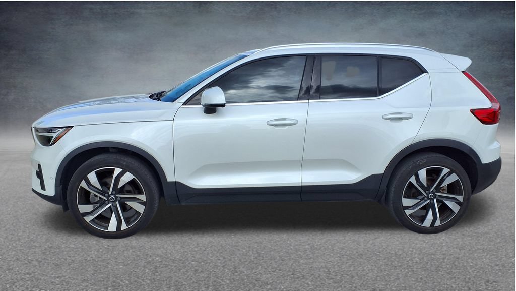 Used 2023 Volvo XC40 B5 Ultimate w/ Protection Package Premier AWD/4WD image 2