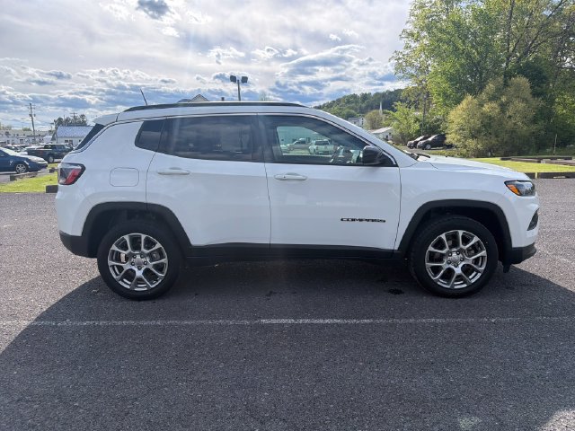 Used 2022 Jeep Compass Latitude AWD/4WD image 6