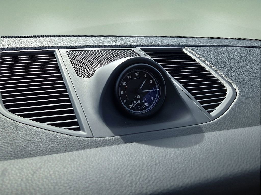 Used 2024 Porsche Macan Turbo image 31