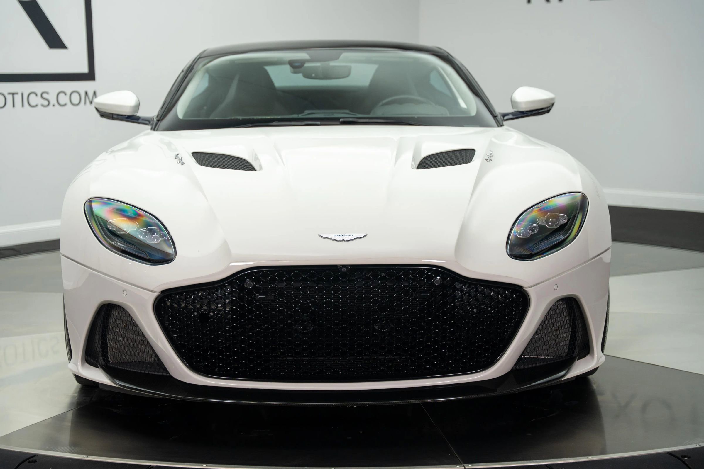 Used 2019 Aston Martin DBS Superleggera image 12