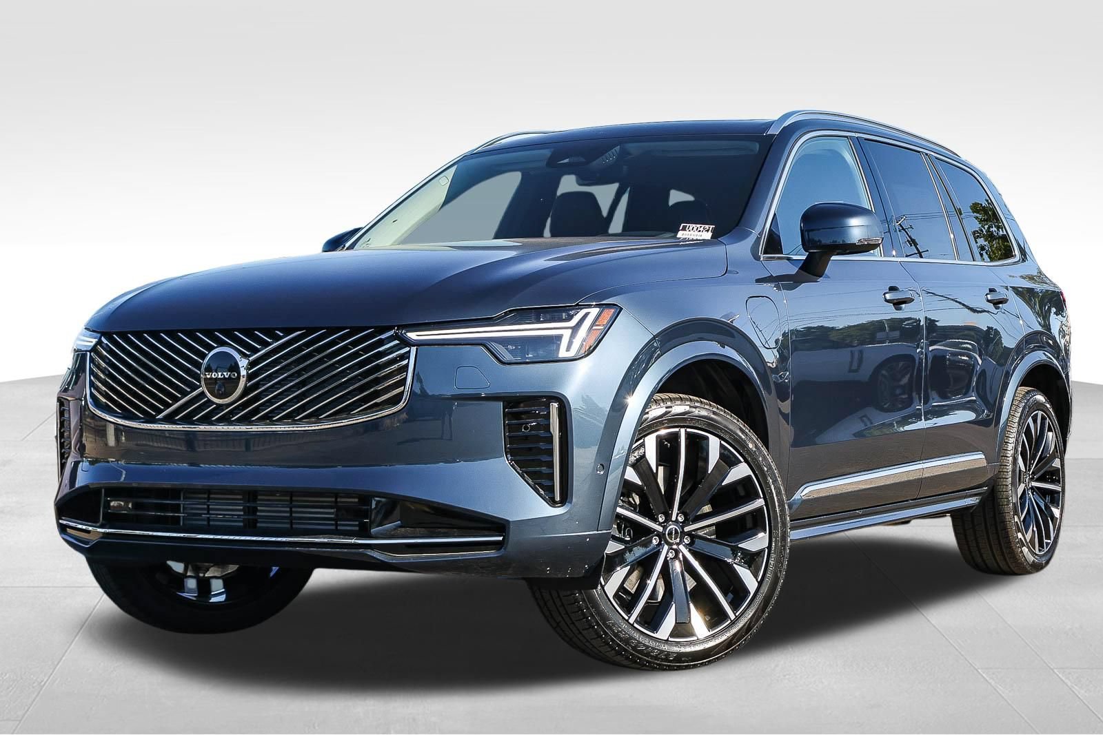 New 2026 Volvo XC90 T8 Ultra w/ Protection Package