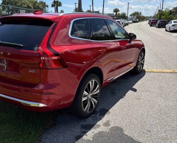 Used 2023 Volvo XC60 B5 Plus AWD/4WD image 3