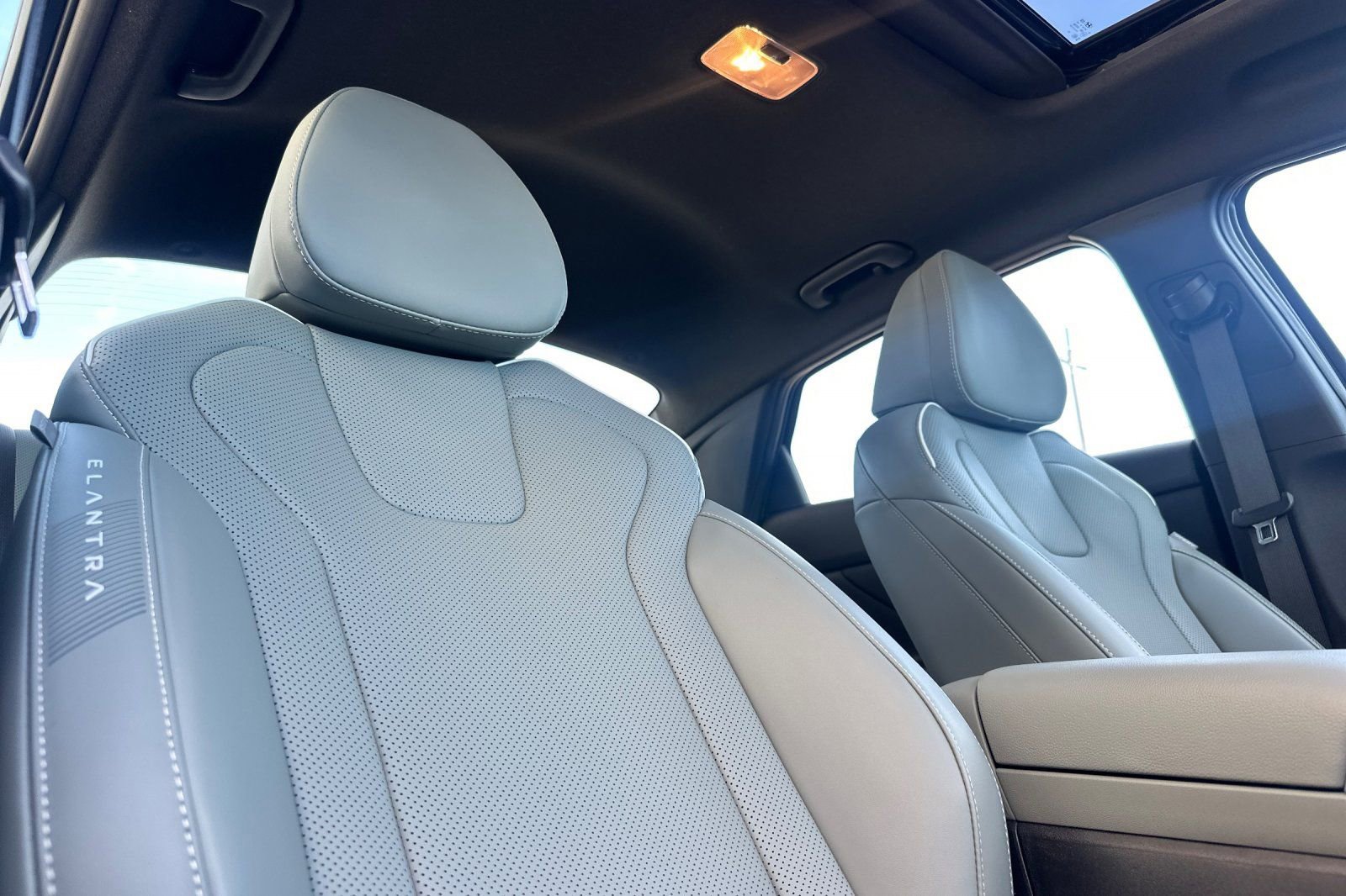 Certified 2025 Hyundai Elantra Limited image 19