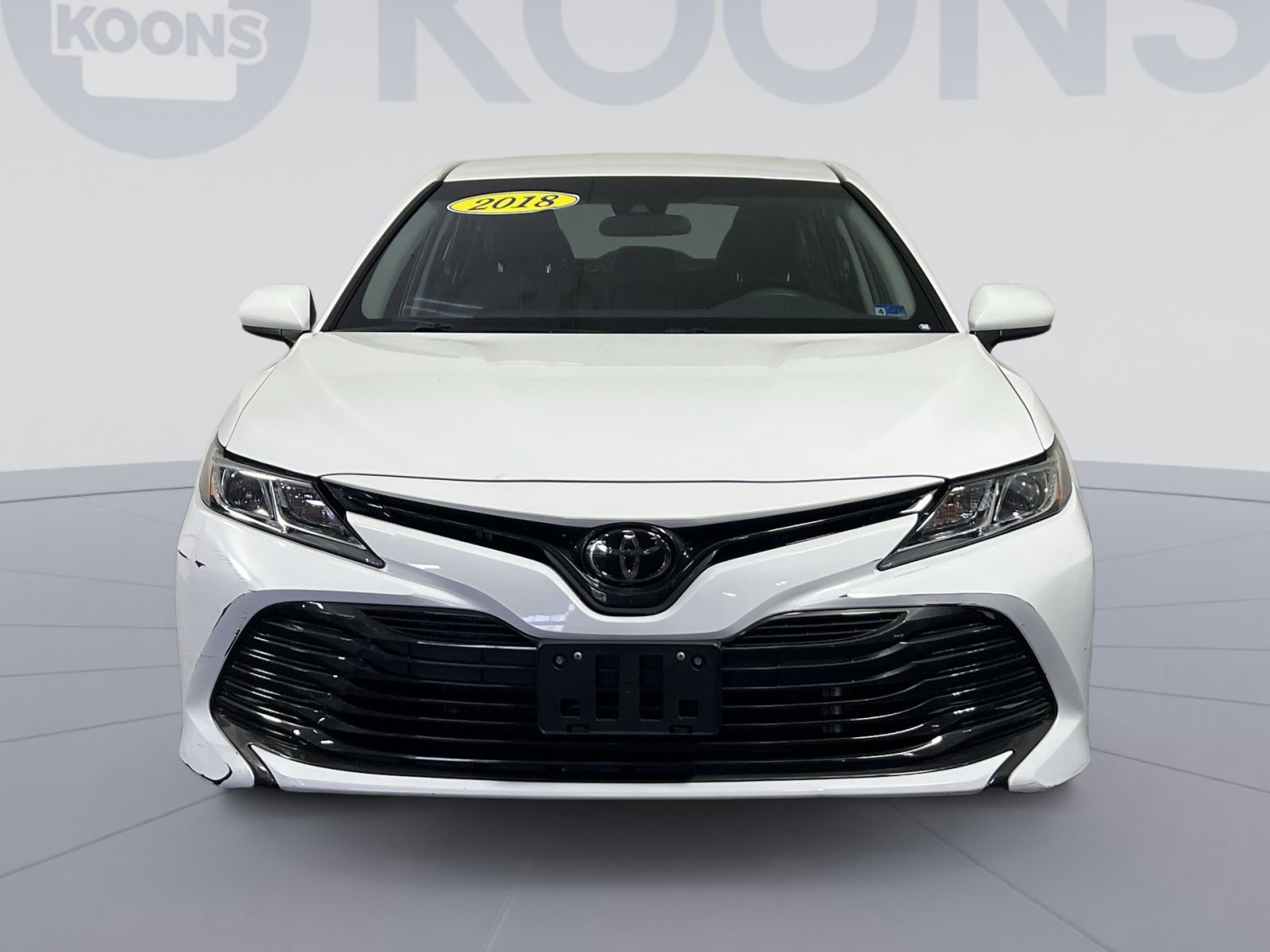Used 2018 Toyota Camry LE image 4
