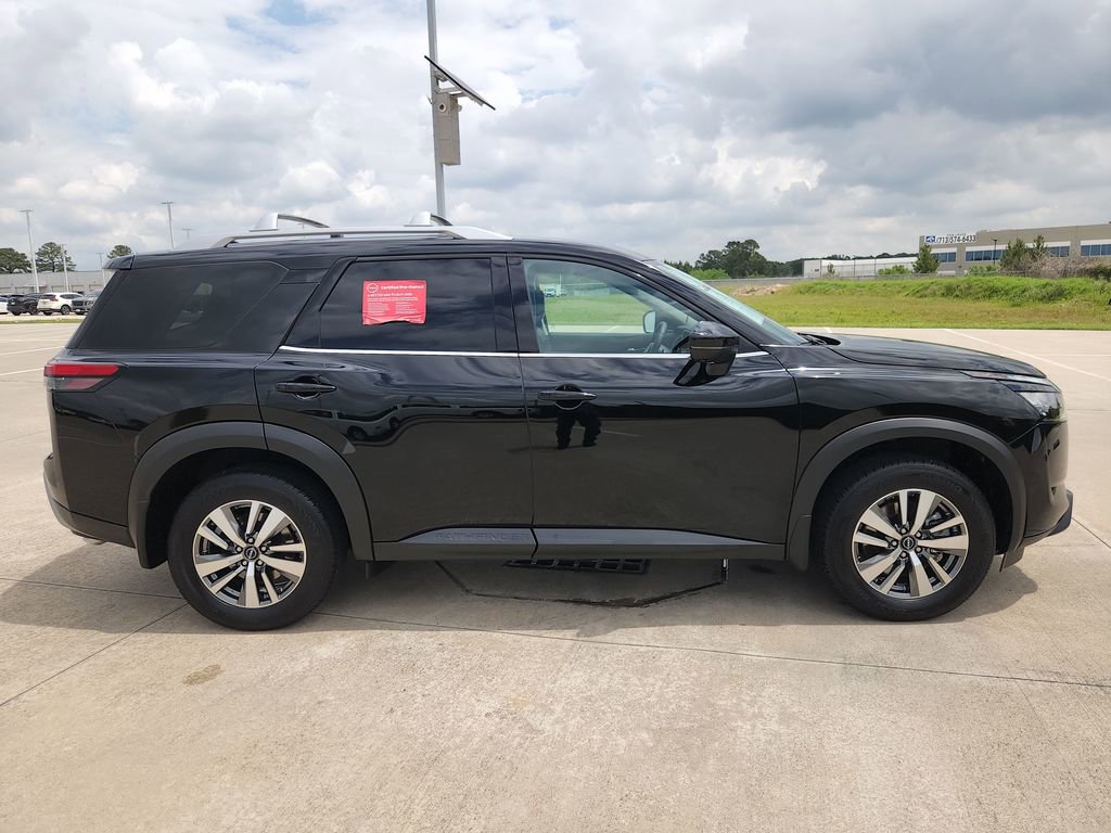 Certified 2025 Nissan Pathfinder SL image 4
