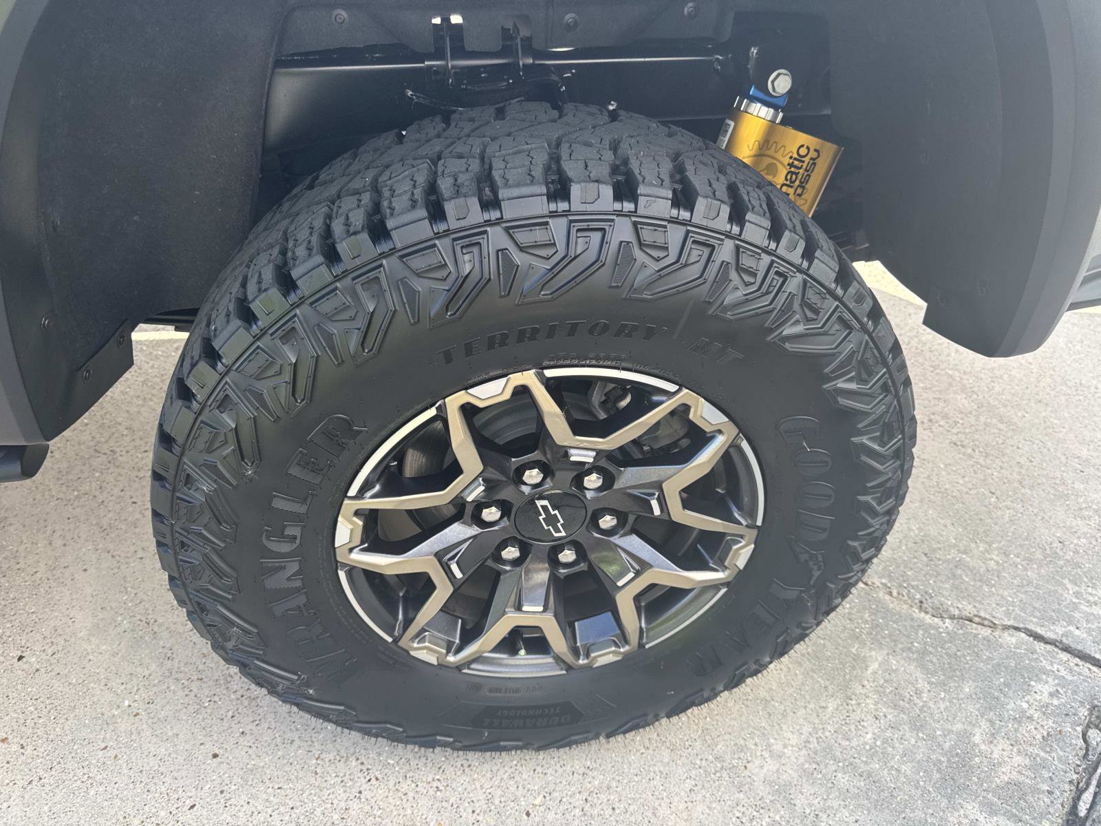 Used 2024 Chevrolet Colorado ZR2 w/ Technology Package image 4