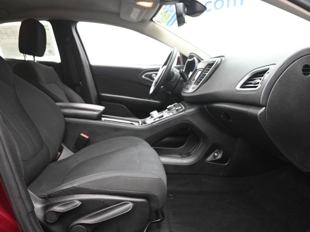 Used 2016 Chrysler 200 Limited w/ Convenience Group image 7