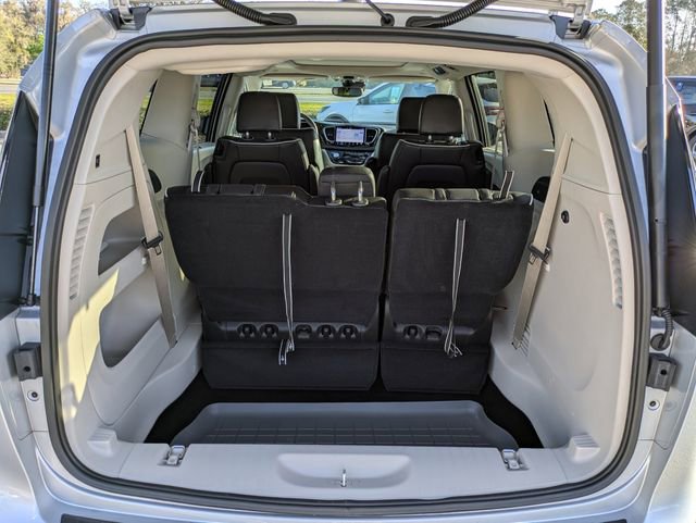 Used 2024 Chrysler Pacifica Limited image 12