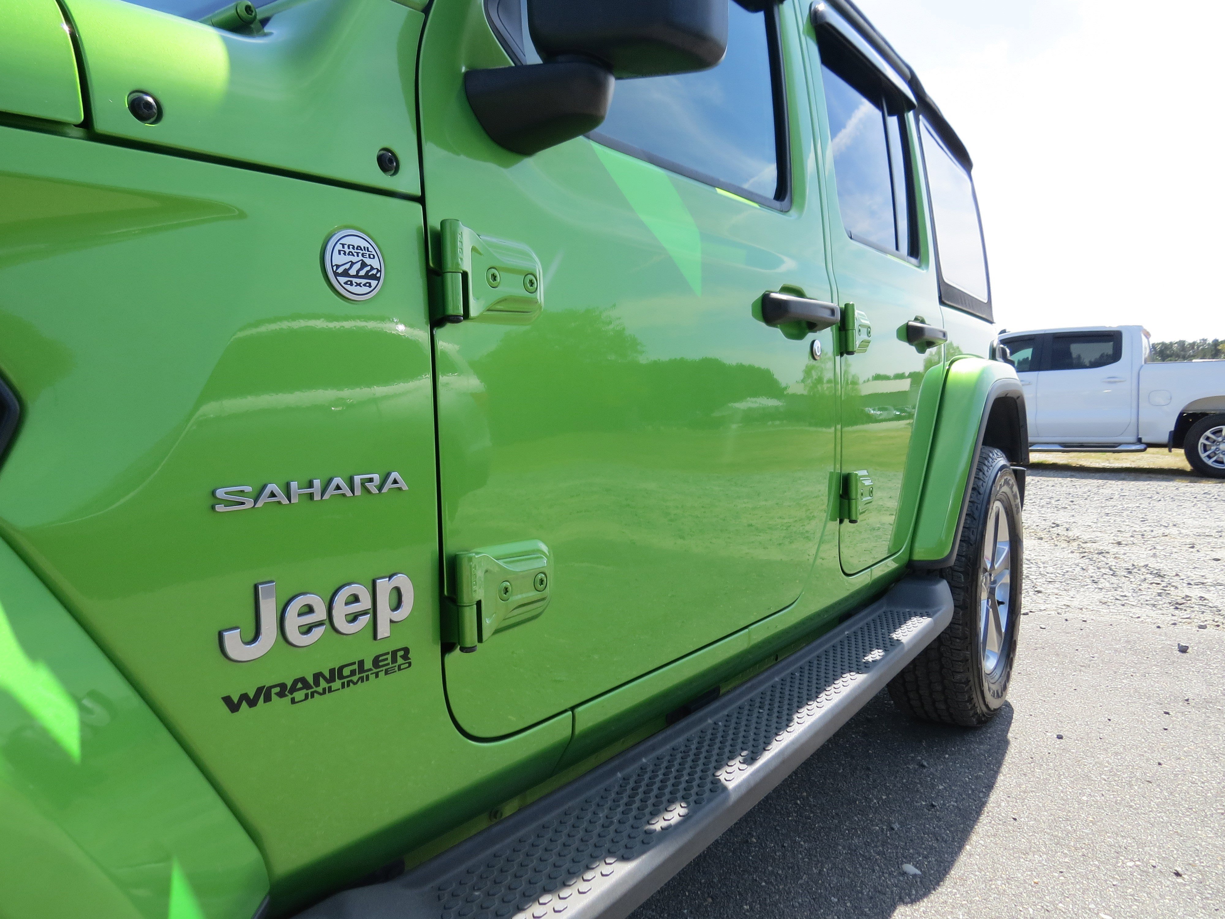 Used 2019 Jeep Wrangler Unlimited Sahara w/ Safety Group image 15