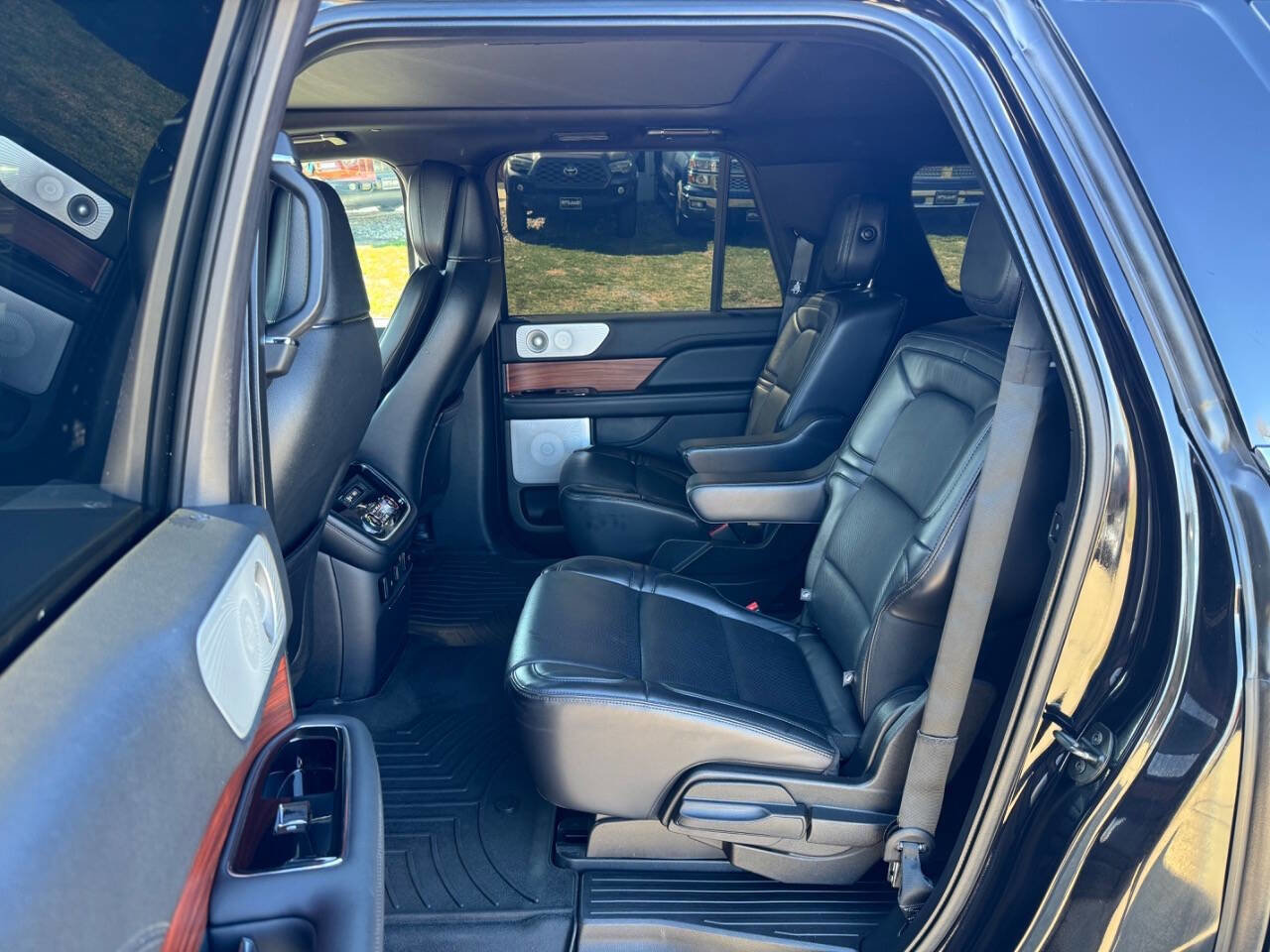 Used 2019 Lincoln Navigator L Reserve image 12