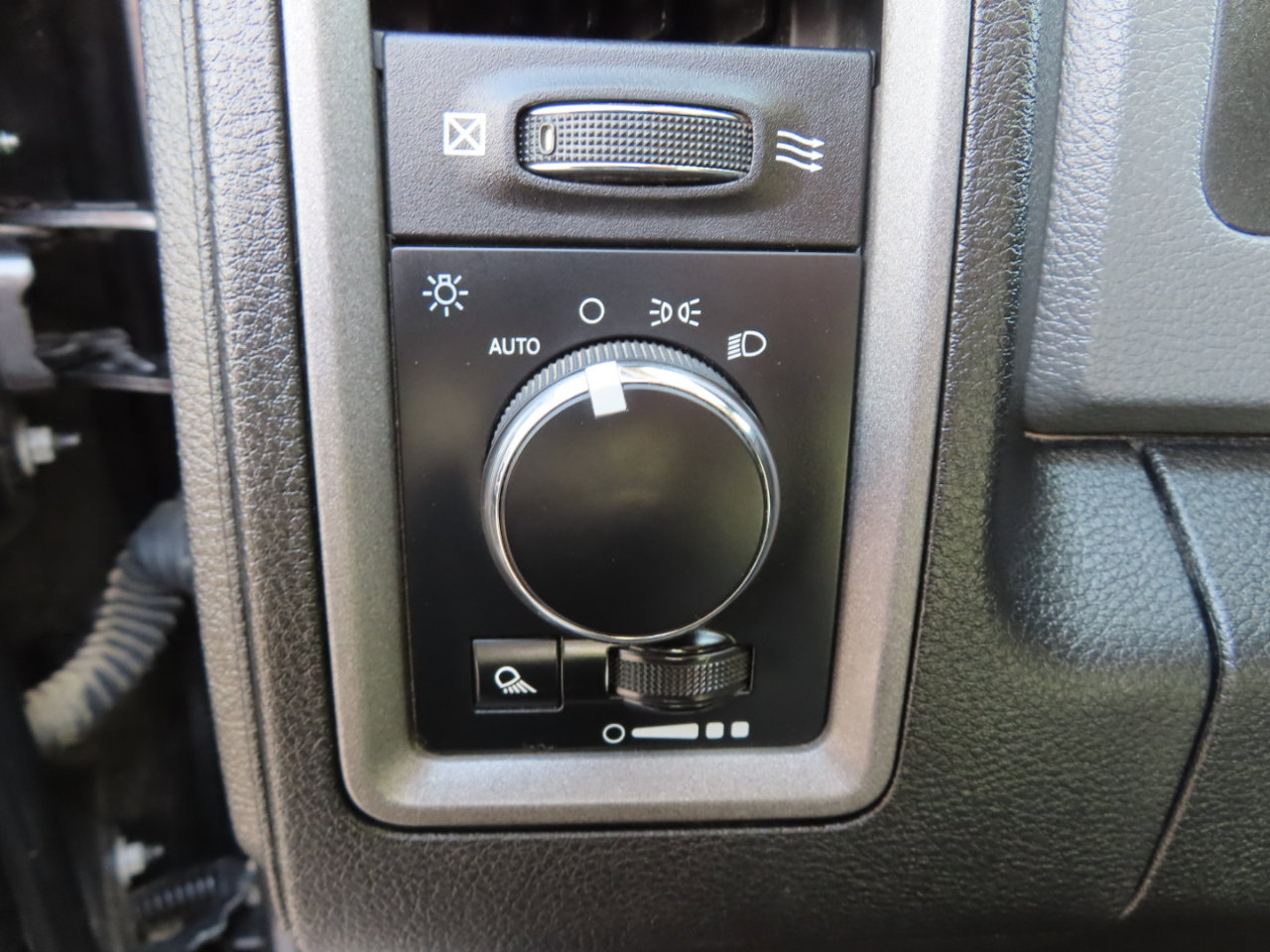 Used 2018 RAM 2500 Tradesman w/ Chrome Appearance Group image 30