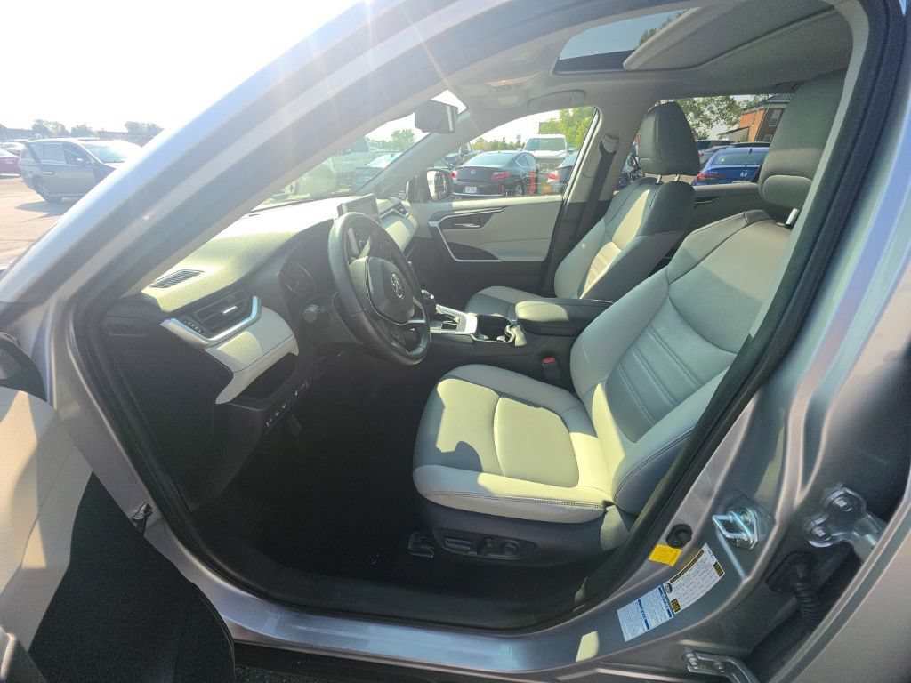 Used 2019 Toyota RAV4 XLE Premium w/ Advanced Technology Package AWD/4WD image 14