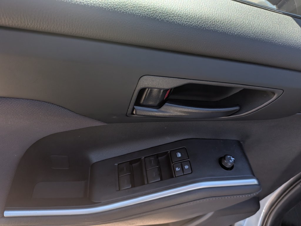Used 2024 Toyota Highlander LE AWD/4WD image 10