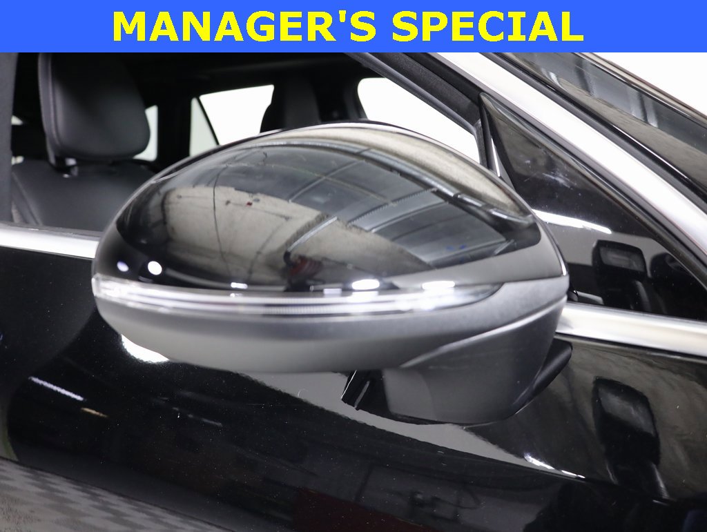 Used 2025 Mercedes-Benz GLC 300 4MATIC image 53