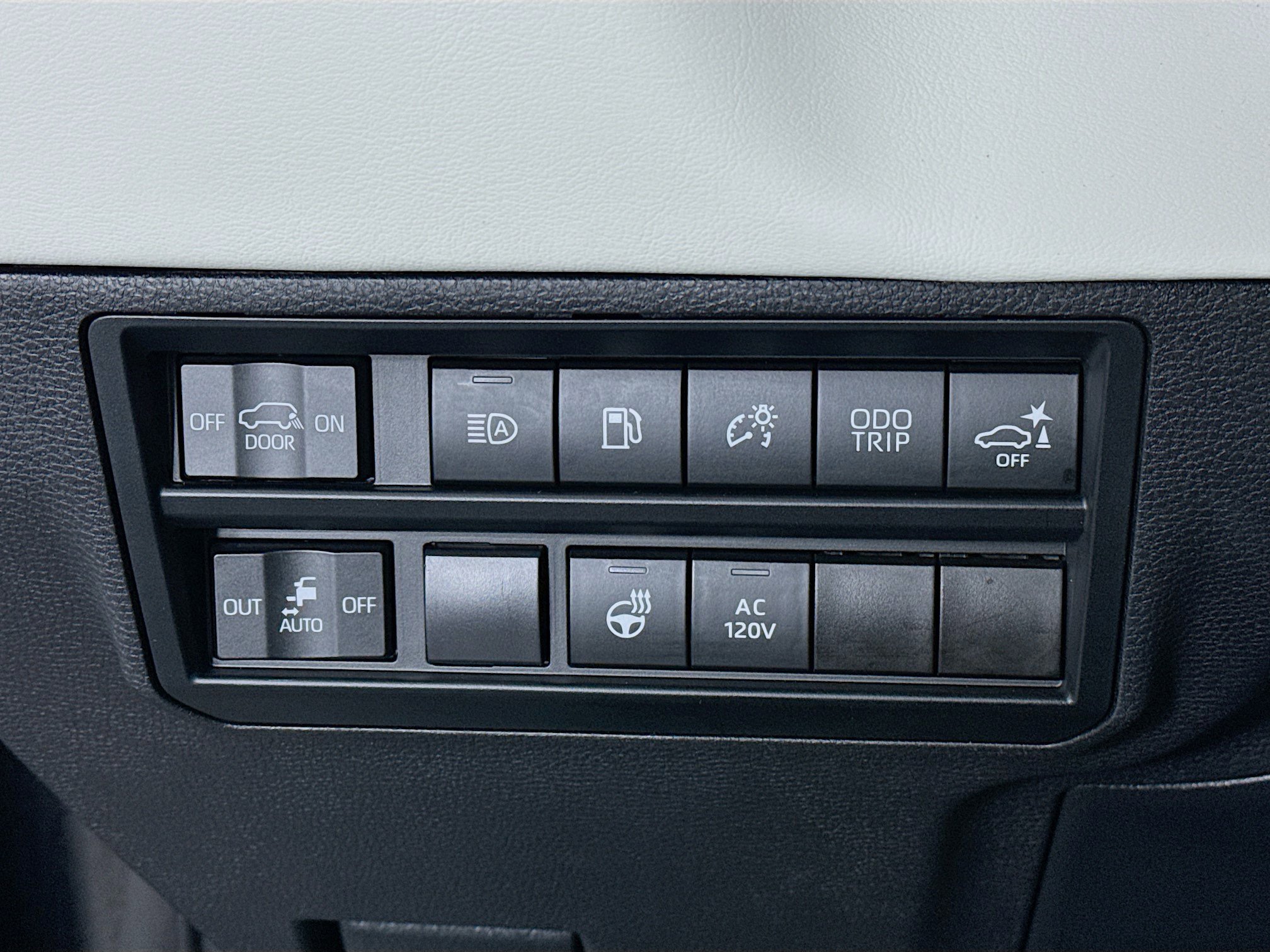 Certified 2023 Toyota Sequoia Capstone AWD/4WD image 10