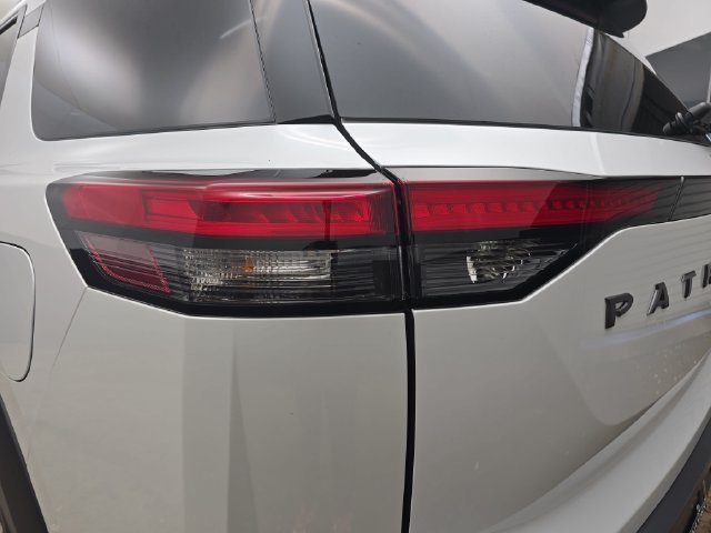 New 2026 Nissan Pathfinder Platinum FWD image 17