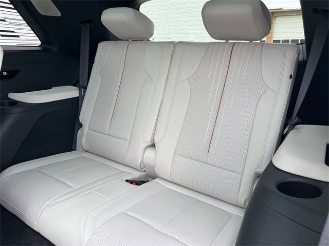 New 2026 Cadillac Vistiq Luxury image 7