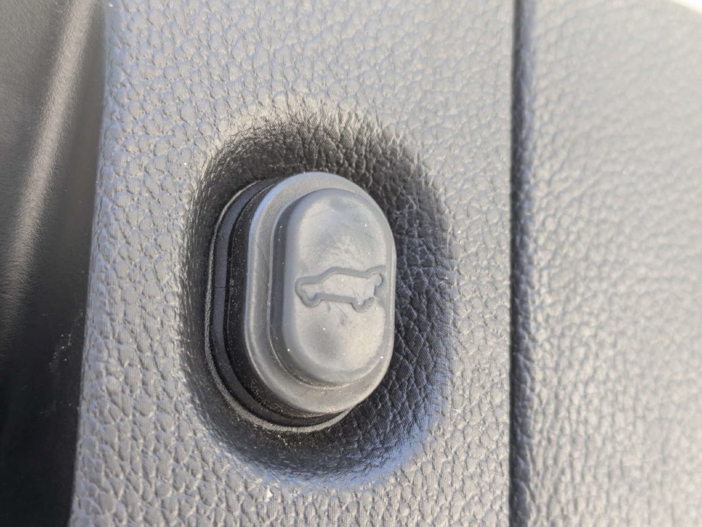 Used 2020 Cadillac Escalade Luxury AWD/4WD image 14